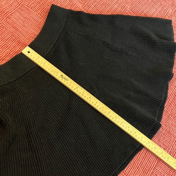 GAP women’s XL heavy knit Black above the knee Skirt - Picture 8 of 10